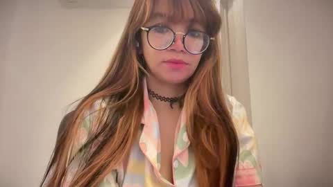 Snapshot of pinkyrosexx chatting on May 5, 8:28 pm Rose online show from May 5, 8:28 pm