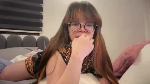 Snapshot of pinkyrosexx chatting on May 26, 3:30 pm Rose online show from May 26, 3:30 pm