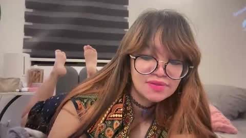 Snapshot of pinkyrosexx chatting on May 27, 4:31 am Rose online show from May 27, 4:31 am