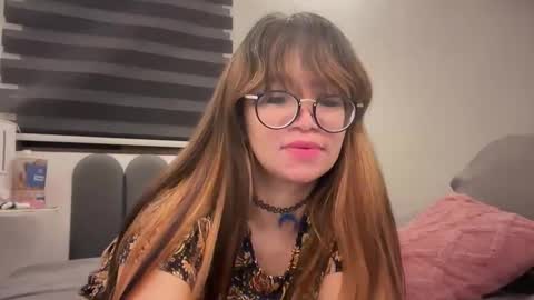 Snapshot of pinkyrosexx chatting on May 27, 11:13 pm Rose online show from May 27, 11:13 pm