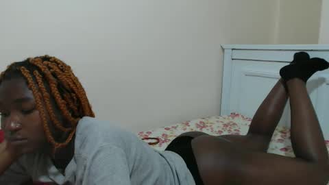 zenah online show from April 26, 6:38 pm