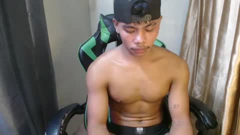 Snapshot of pinoy_fuckboy69 chatting on April 11, 5:34 am pinoy_fuckboy69 online show from April 11, 5:34 am