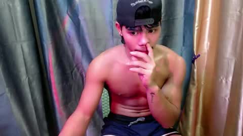 Snapshot of pinoy_fuckboy69 chatting on May 5, 4:26 pm pinoy_fuckboy69 online show from May 5, 4:26 pm
