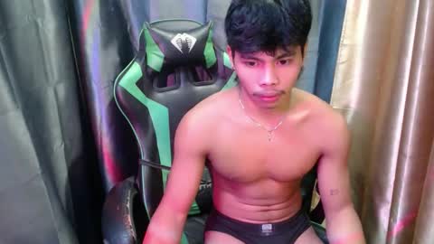 Snapshot of pinoy_fuckboy69 chatting on May 14, 11:44 pm pinoy_fuckboy69 online show from May 14, 11:44 pm
