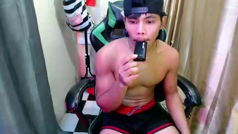 Snapshot of pinoy_fuckboy69 chatting on May 16, 10:41 pm pinoy_fuckboy69 online show from May 16, 10:41 pm
