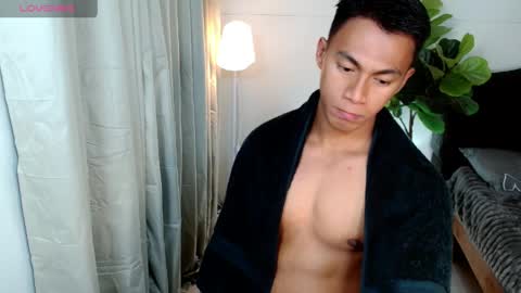 Snapshot of pinoymilker chatting on June 2, 11:45 am ethan online show from June 2, 11:45 am