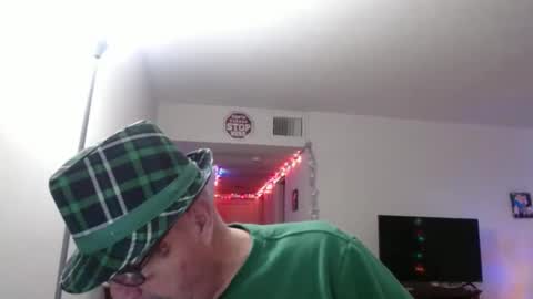 Snapshot of pipewizard chatting on December 1, 11:25 pm pipewizard online show from December 1, 11:25 pm