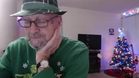 Snapshot of pipewizard chatting on December 8, 11:51 pm pipewizard online show from December 8, 11:51 pm