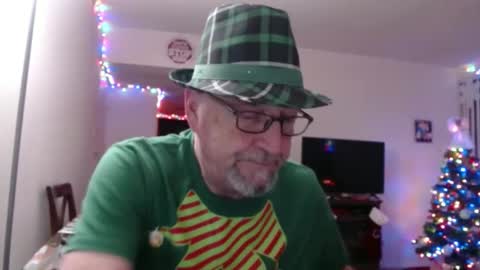 Snapshot of pipewizard chatting on December 21, 12:42 am pipewizard online show from December 21, 12:42 am