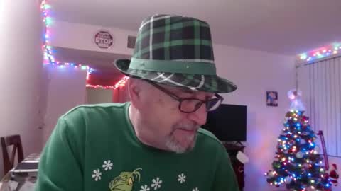 Snapshot of pipewizard chatting on December 23, 12:25 am pipewizard online show from December 23, 12:25 am