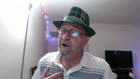 Snapshot of pipewizard chatting on December 29, 12:20 am pipewizard online show from December 29, 12:20 am