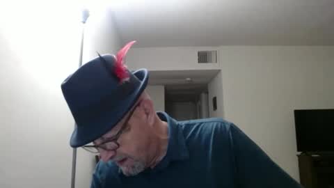 Snapshot of pipewizard chatting on January 3, 12:00 am pipewizard online show from January 3, 12:00 am