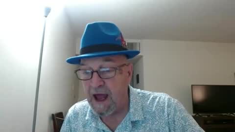 Snapshot of pipewizard chatting on January 10, 11:29 pm pipewizard online show from January 10, 11:29 pm