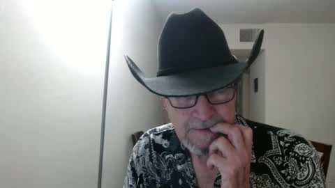 Snapshot of pipewizard chatting on February 1, 12:07 am pipewizard online show from February 1, 12:07 am