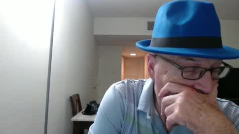 Snapshot of pipewizard chatting on February 2, 11:21 pm pipewizard online show from February 2, 11:21 pm