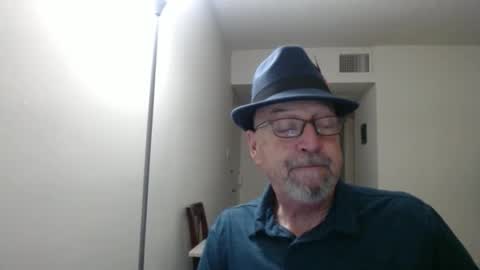 Snapshot of pipewizard chatting on February 8, 12:38 am pipewizard online show from February 8, 12:38 am