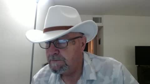 Snapshot of pipewizard chatting on February 12, 11:09 pm pipewizard online show from February 12, 11:09 pm