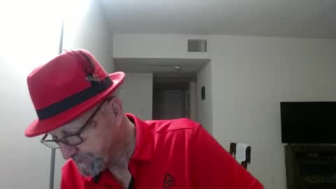 Snapshot of pipewizard chatting on February 15, 12:04 am pipewizard online show from February 15, 12:04 am