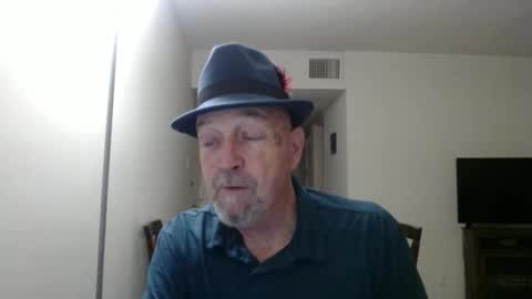 Snapshot of pipewizard chatting on February 16, 12:30 am pipewizard online show from February 16, 12:30 am