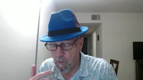 Snapshot of pipewizard chatting on February 27, 12:43 am pipewizard online show from February 27, 12:43 am