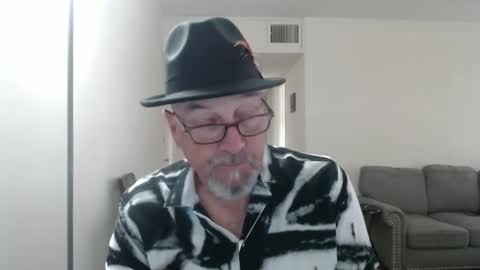 Snapshot of pipewizard chatting on September 11, 11:05 pm pipewizard online show from September 11, 11:05 pm