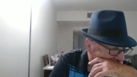 Snapshot of pipewizard chatting on September 16, 10:55 pm pipewizard online show from September 16, 10:55 pm