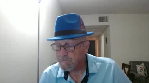 Snapshot of pipewizard chatting on October 29, 11:06 pm pipewizard online show from October 29, 11:06 pm