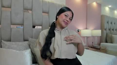 Snapshot of pirlywild chatting on June 12, 5:45 pm Pirly online show from June 12, 5:45 pm
