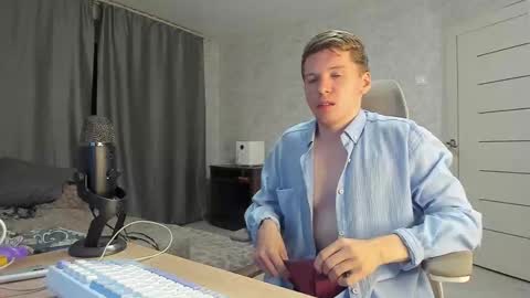 Pierre online show from September 21, 2:24 am