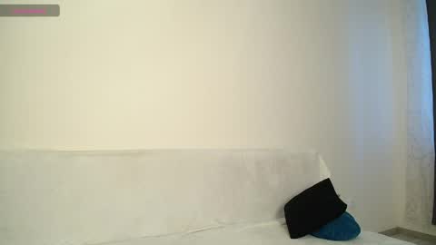 Lily online show from May 4, 1:40 pm