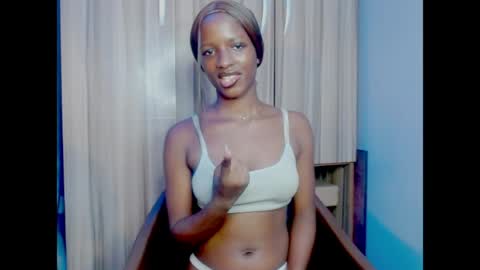 Snapshot of pixie_pulse chatting on May 28, 7:05 am Ella online show from May 28, 7:05 am