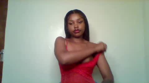 Snapshot of pixie_roman chatting on March 18, 7:55 am Majesty online show from March 18, 7:55 am