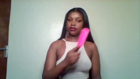 Snapshot of pixie_roman chatting on March 19, 4:00 pm Majesty online show from March 19, 4:00 pm