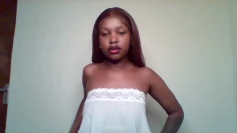Snapshot of pixie_roman chatting on March 27, 3:45 am Majesty online show from March 27, 3:45 am