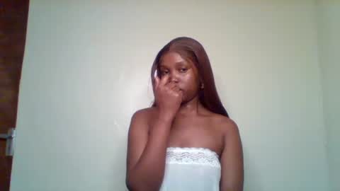 Snapshot of pixie_roman chatting on March 27, 8:37 am Majesty online show from March 27, 8:37 am