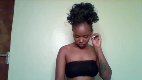 Snapshot of pixie_roman chatting on April 9, 10:53 am Majesty online show from April 9, 10:53 am