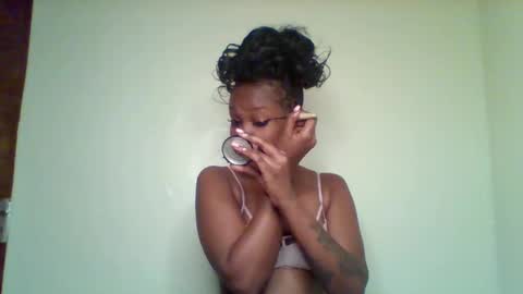 Snapshot of pixie_roman chatting on April 11, 10:19 am Majesty online show from April 11, 10:19 am