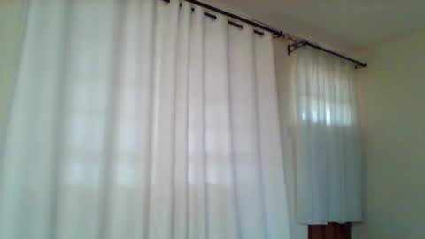 Snapshot of pixie_roman chatting on April 16, 9:10 am Majesty online show from April 16, 9:10 am