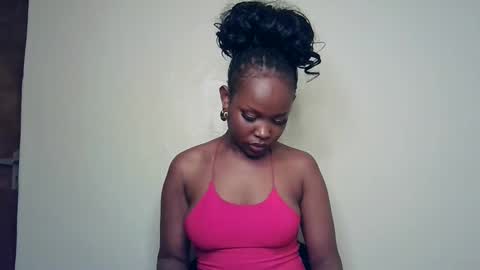Snapshot of pixie_roman chatting on April 25, 4:04 pm Majesty online show from April 25, 4:04 pm