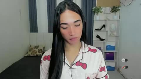 pixiedoll_ online show from February 7, 6:33 pm