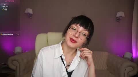 pixiepeachh online show from September 20, 6:14 am