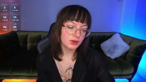 pixiepeachh online show from October 14, 1:23 pm