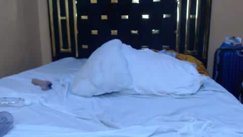 pixietease1 online show from March 29, 5:40 am