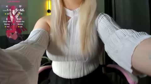 Snapshot of planes_girll chatting on October 20, 1:11 pm planes_girll online show from October 20, 1:11 pm