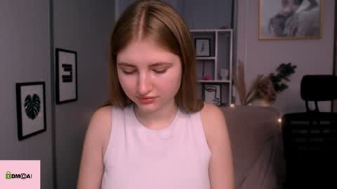 Snapshot of playful_sophie chatting on January 4, 4:32 pm Sophie online show from January 4, 4:32 pm