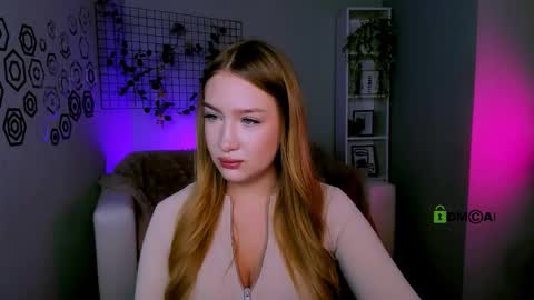 Snapshot of playful_sophie chatting on October 7, 7:33 pm Sophie online show from October 7, 7:33 pm