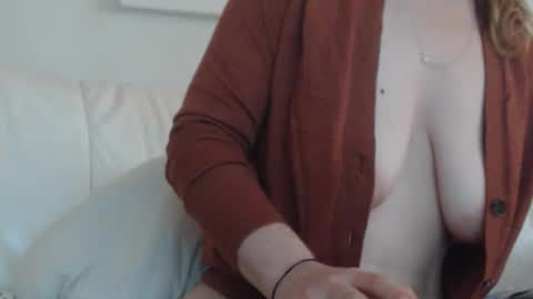 Snapshot of playfulsamira chatting on September 30, 9:36 am PlayfulSamira online show from September 30, 9:36 am