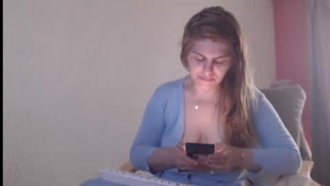 Snapshot of playfulsamira chatting on March 30, 1:45 pm PlayfulSamira online show from March 30, 1:45 pm