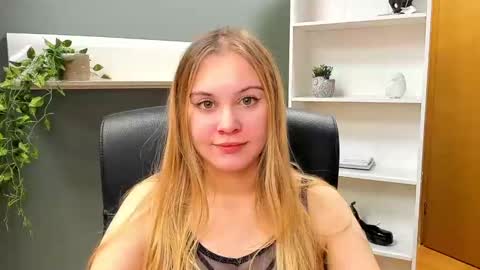 Snapshot of playgirl_valeria chatting on January 12, 6:05 pm Valeria online show from January 12, 6:05 pm