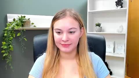 Snapshot of playgirl_valeria chatting on January 18, 9:02 am Valeria online show from January 18, 9:02 am